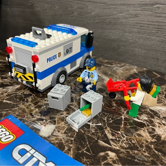 Lego 60142 City Police Money Transporter. - Picture 6 of 7
